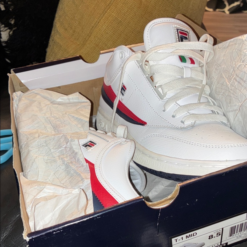 Fila Men's White and Navy Sneakers or Women’s Size 9 1/2